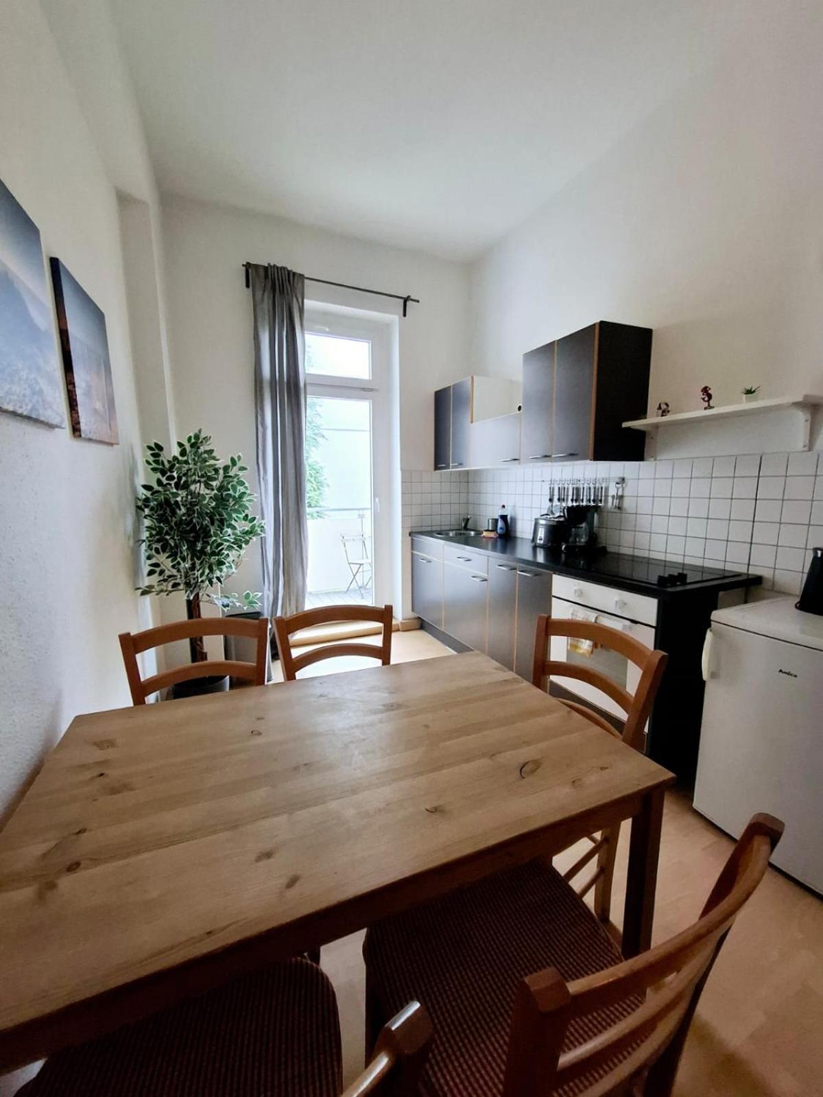 Altbauwohnung Direkt An Der Karli Mit Balkon - Netflix Inklusive ライプツィヒ エクステリア 写真