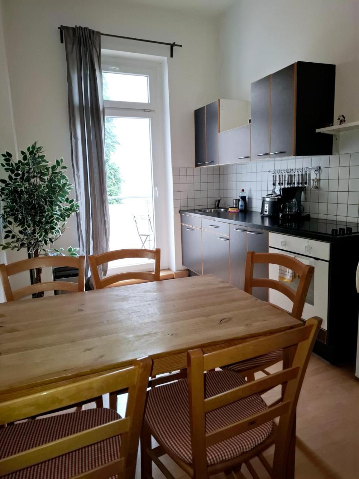 Altbauwohnung Direkt An Der Karli Mit Balkon - Netflix Inklusive ライプツィヒ エクステリア 写真