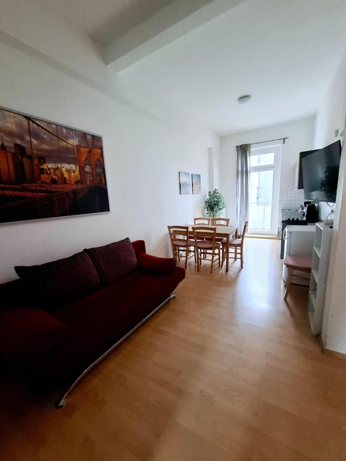 Altbauwohnung Direkt An Der Karli Mit Balkon - Netflix Inklusive ライプツィヒ エクステリア 写真